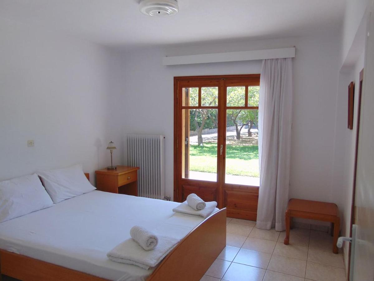 Small Theater Apartment Epidaurus Esterno foto
