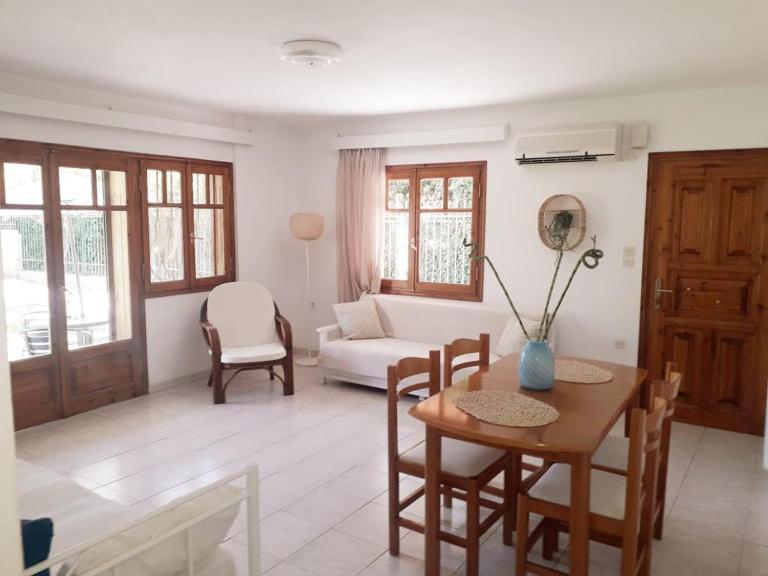 Small Theater Apartment Epidaurus Esterno foto