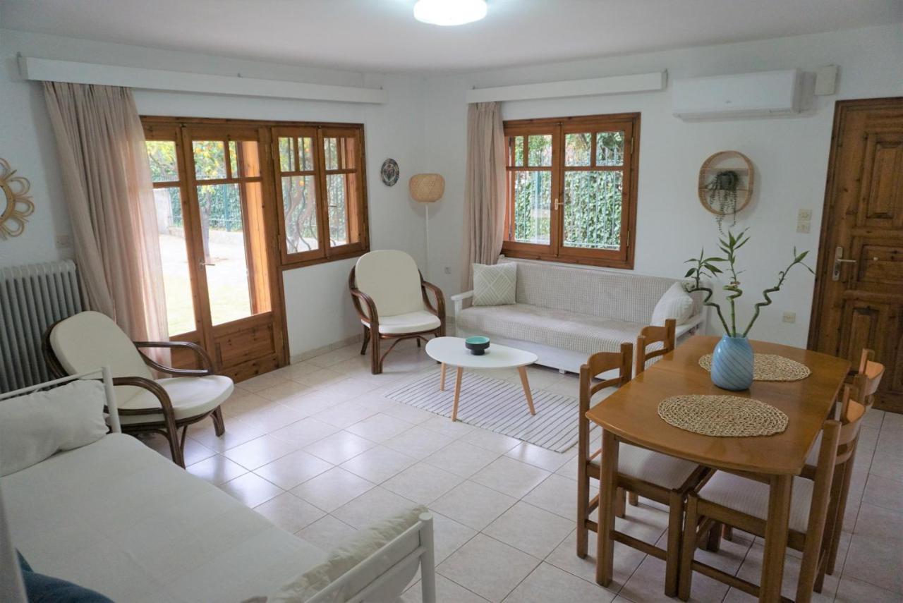 Small Theater Apartment Epidaurus Esterno foto
