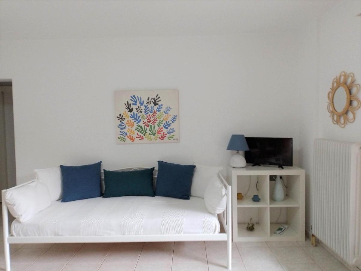 Small Theater Apartment Epidaurus Esterno foto